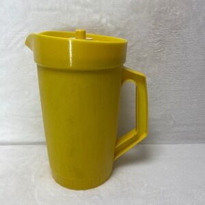 VTG Tupperware Harvest Yellow Pitcher Push Button Lid **See, Read